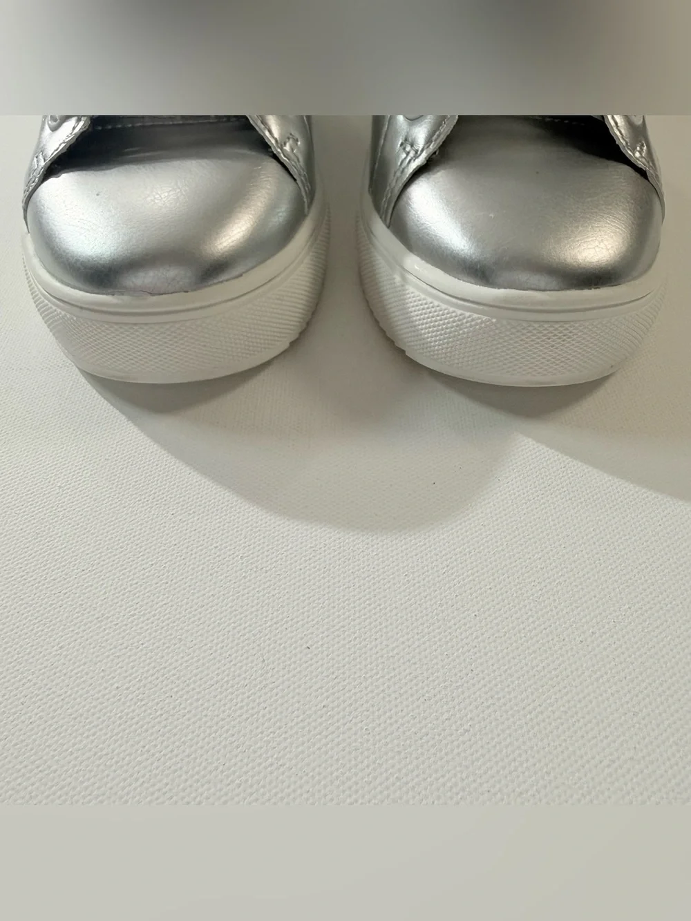 Disney Mickey Mouse Like NIB Silver Character Sneakers Kids Size 3  Lace Up